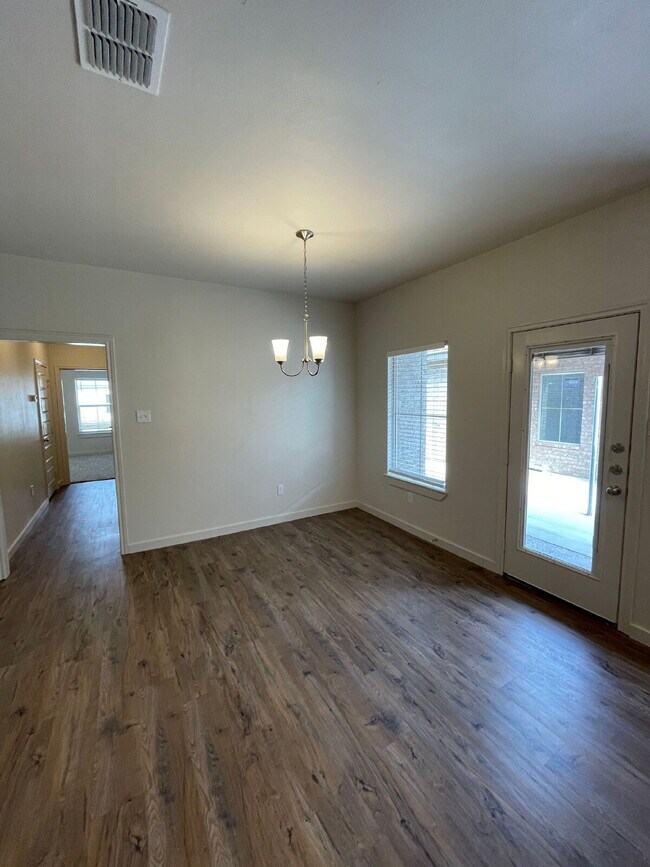 Building Photo - Beautiful Townhome Located South Of Town N...