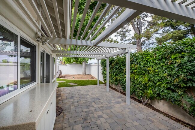 Building Photo - 4971 Hemlock