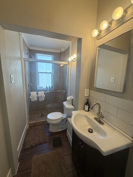 Building Photo - 1065 Colorado Blvd