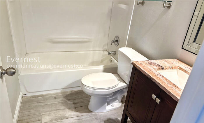 Building Photo - 1920 W Lindner Ave