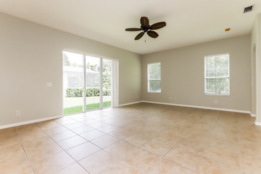Building Photo - 8229 Santa Rosa Ct