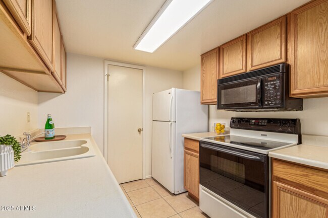 Building Photo - 6124 N 79th St