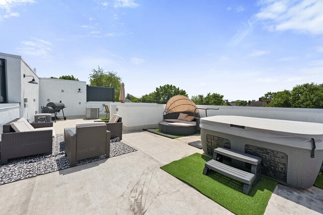 Building Photo - 1436 Indianola Ave