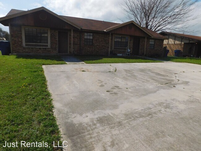 Primary Photo - 306 North Dr