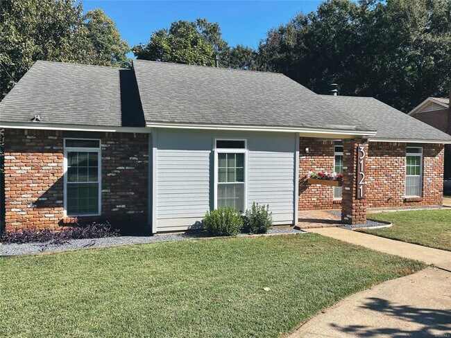 Building Photo - 3121 Milan Dr