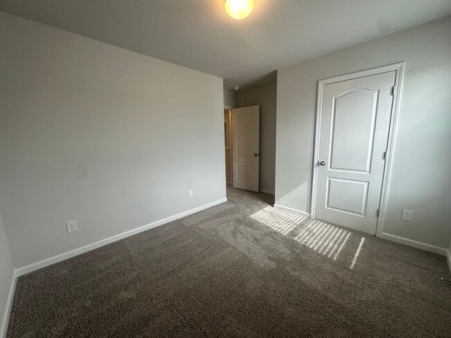 Building Photo - 191 Hornet Dr