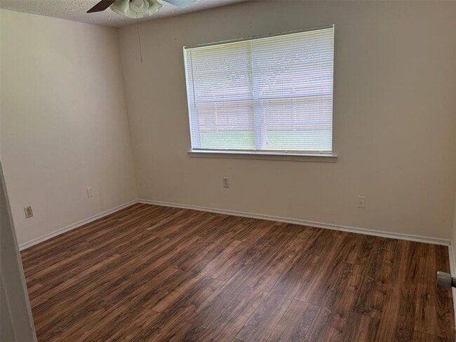 Building Photo - 5613 Countryaire St
