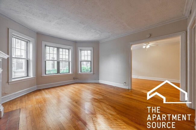 Building Photo - 925 Forest Ave