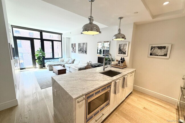 Building Photo - 47 Bridge St