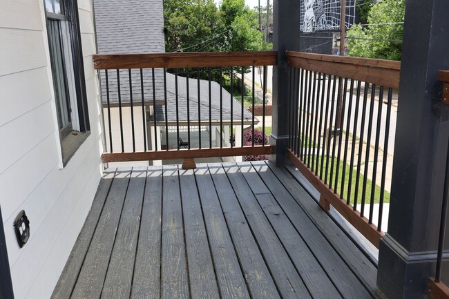 Building Photo - 3 Bedroom Single Family Home (Newly Renova...