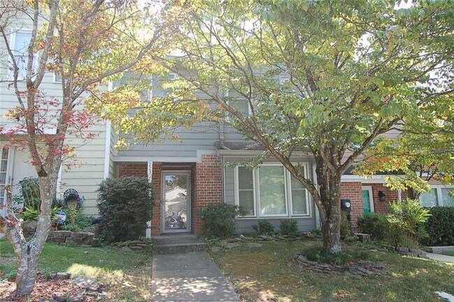 Building Photo - 223 Triple Oaks Dr