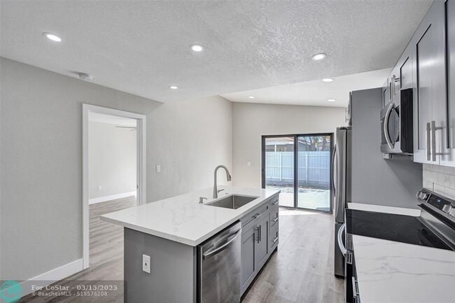 Building Photo - 2614 W 65th St