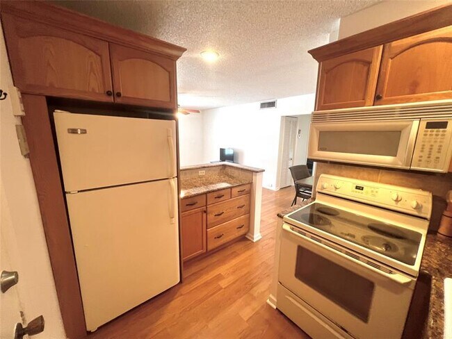 Primary Photo - 6600 NE 22nd Way