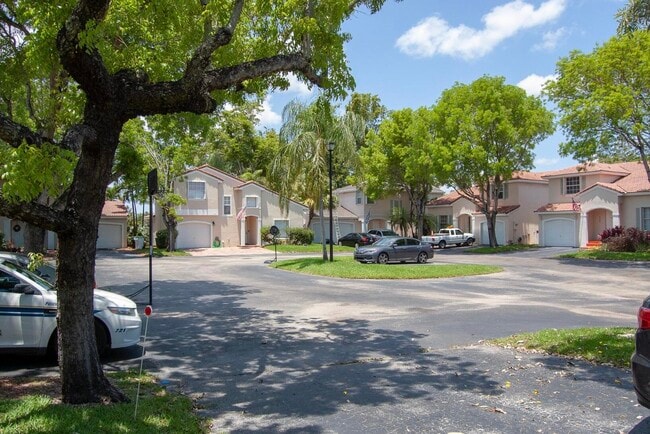 Building Photo - 6101 NW 44th Terrace