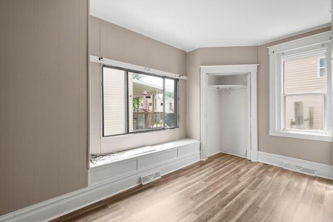 Building Photo - 921 15th St