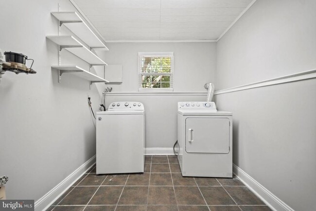 Building Photo - 2362 Hunters Square Ct