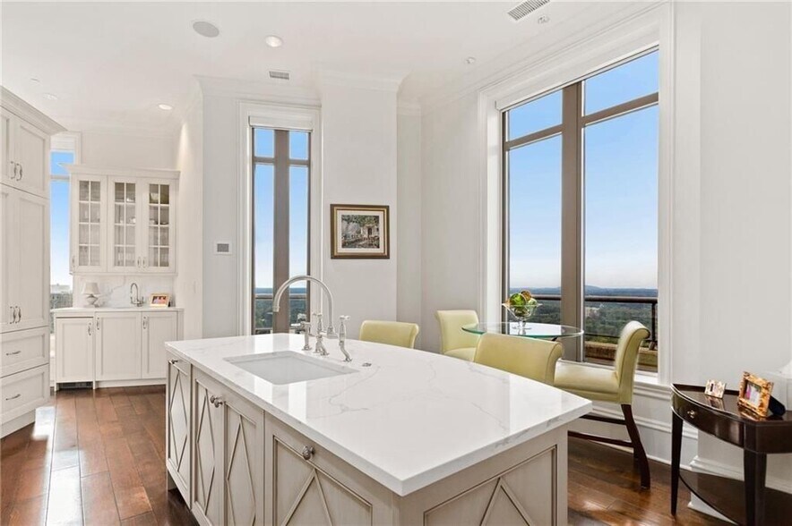 Building Photo - 3376 Peachtree Rd