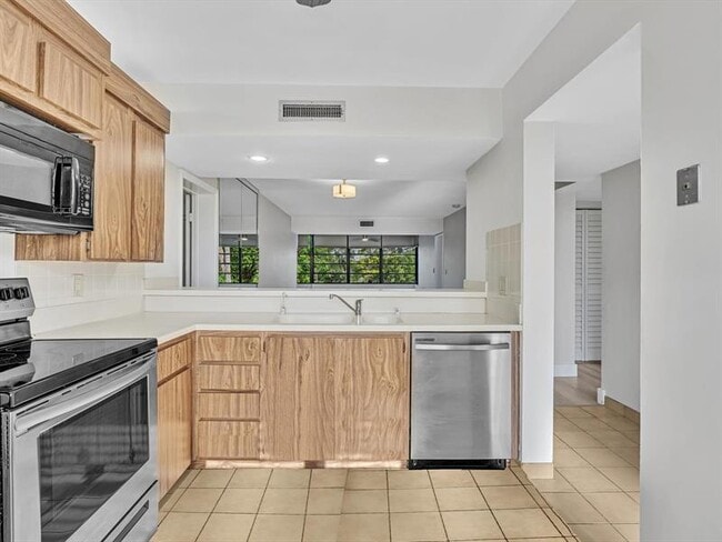 Building Photo - 1711 Whitehall Dr