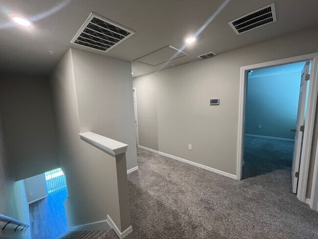 Building Photo - 2443 Sweet Viburnum Wy