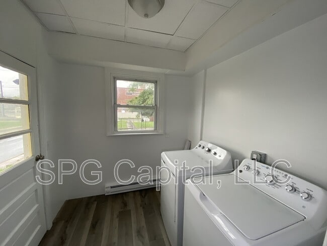 Building Photo - 297 2nd St