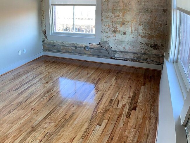 Bedroom - 2700 Albany St