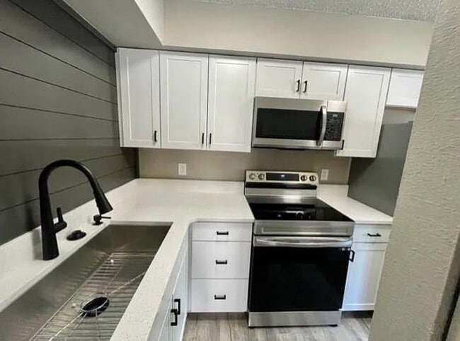 Building Photo - 1705 Heatheridge Rd