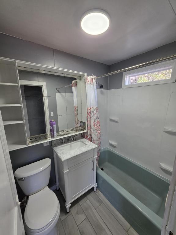 Building Photo - 111 Oakhill St