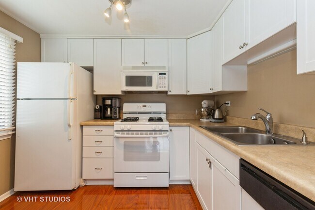 Building Photo - 1422 Tonset Ln