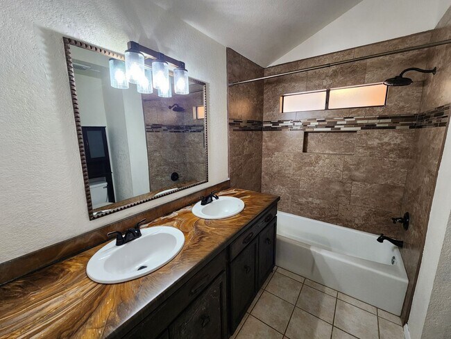 Building Photo - 3362 Highridge St