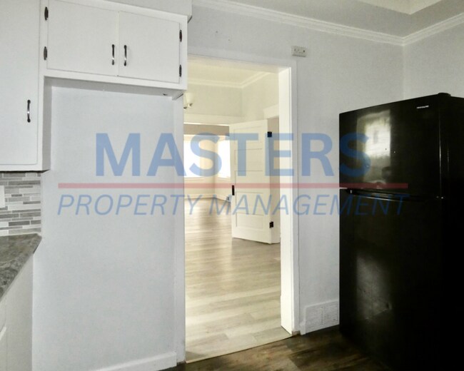 Building Photo - Three Bedroom House