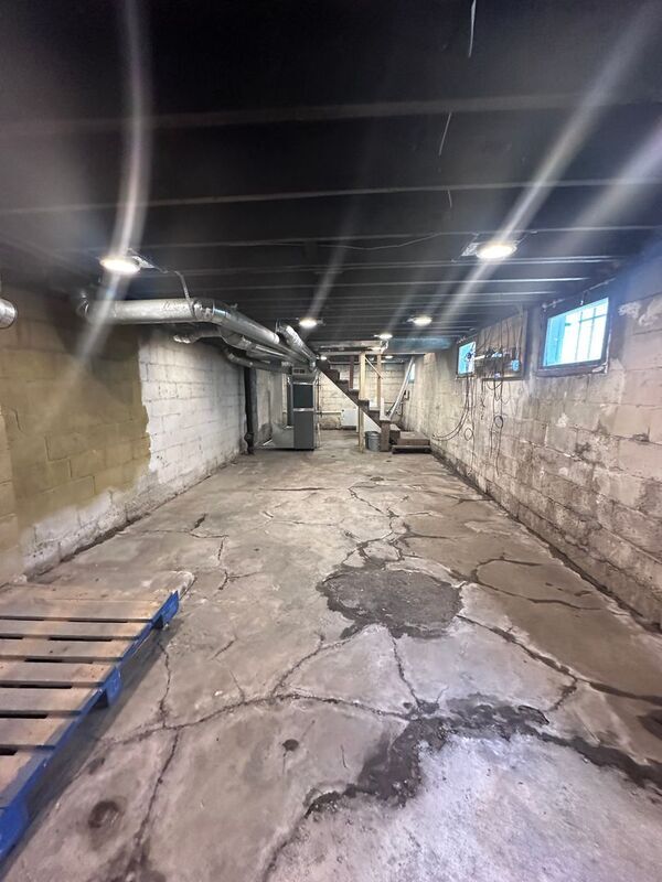 Building Photo - 431 E 14th Ave