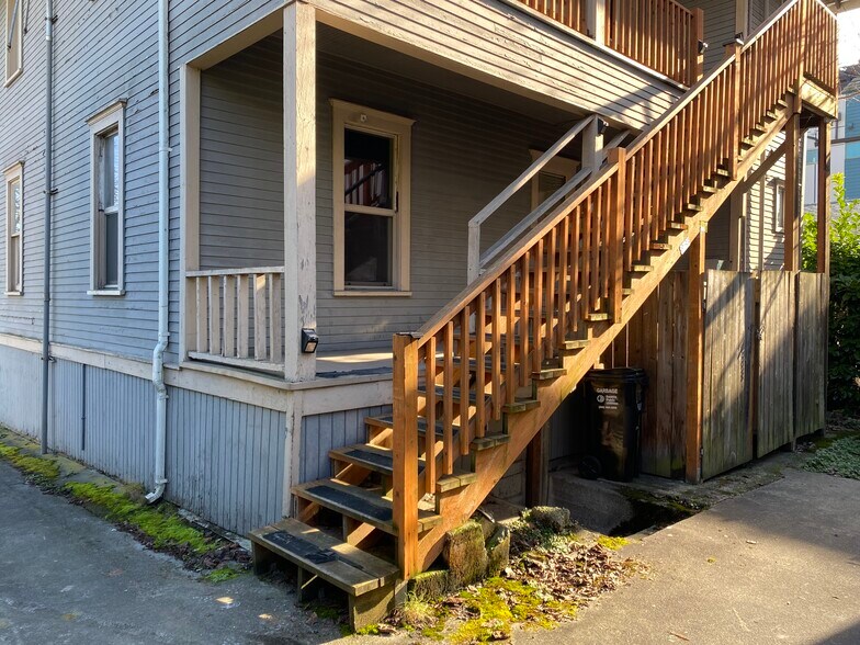 Building Photo - 1501 Sturgus Ave S