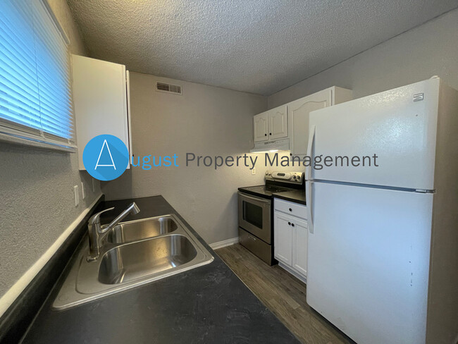 Primary Photo - C2 at 525 N Arlington