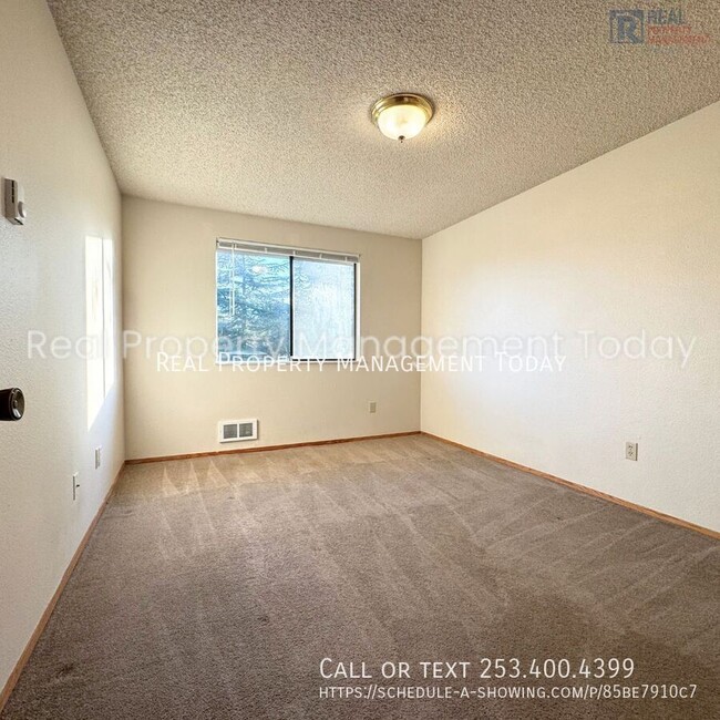 Building Photo - Great 2 Bedroom In Puyallup!