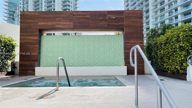 Building Photo - 350 S Miami Ave