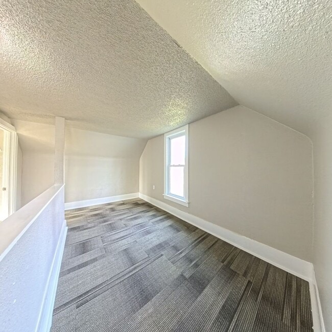 Building Photo - Newly remodeled 3 bedroom 2 bathroom home-Located in Jefferson
