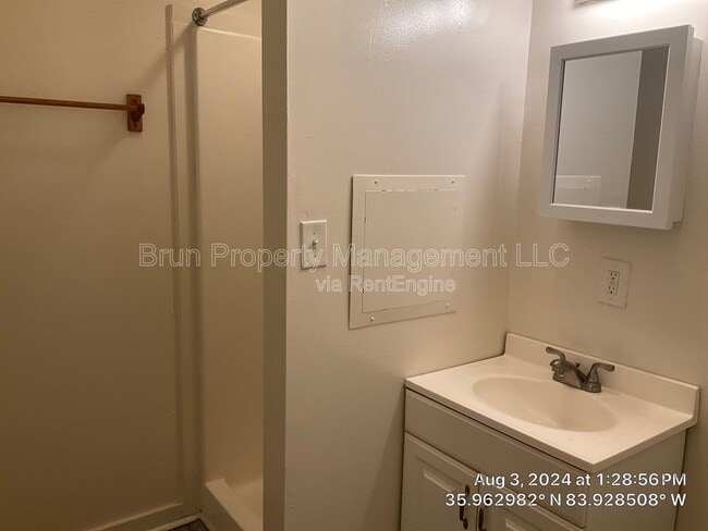 Building Photo - 1206 Forest Ave