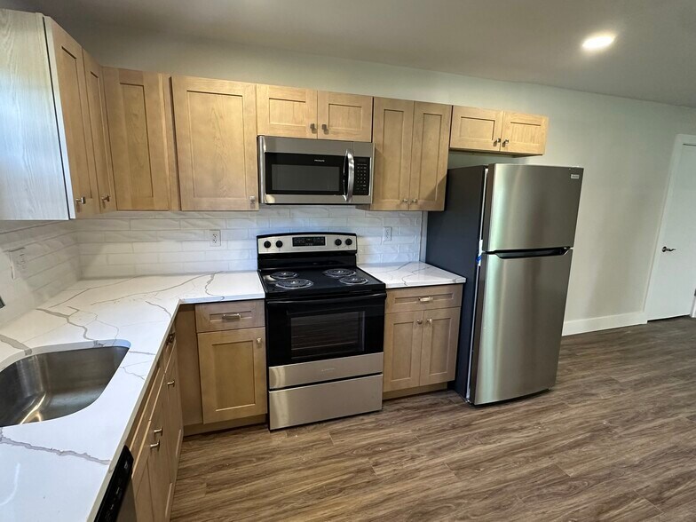 Building Photo - B8 Alpine Ct