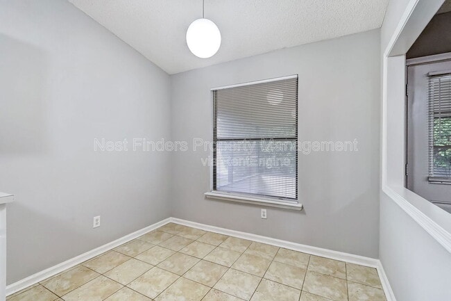 Building Photo - 10460 Roxbury Ln