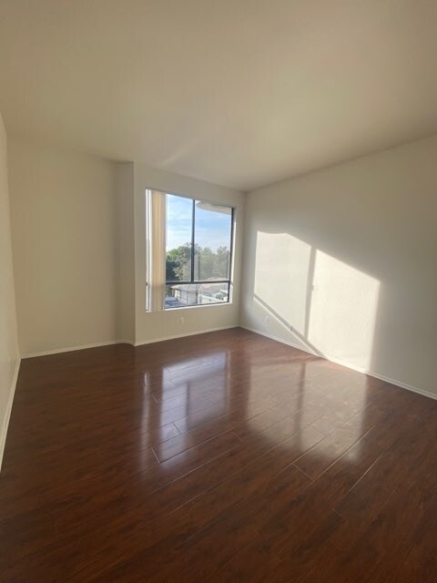 Building Photo - 4343 Whitsett Ave