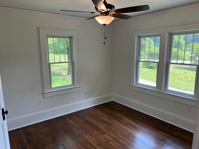 Building Photo - "Character Revived" Etowah Home and Guest House