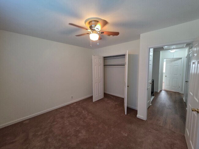 Building Photo - 1016 Todd Preis Dr