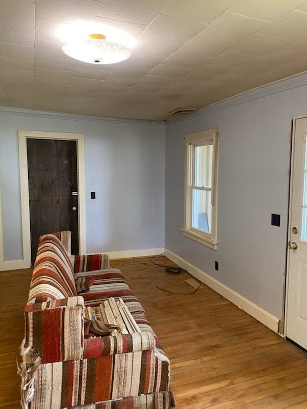 Living room - 25107 State St