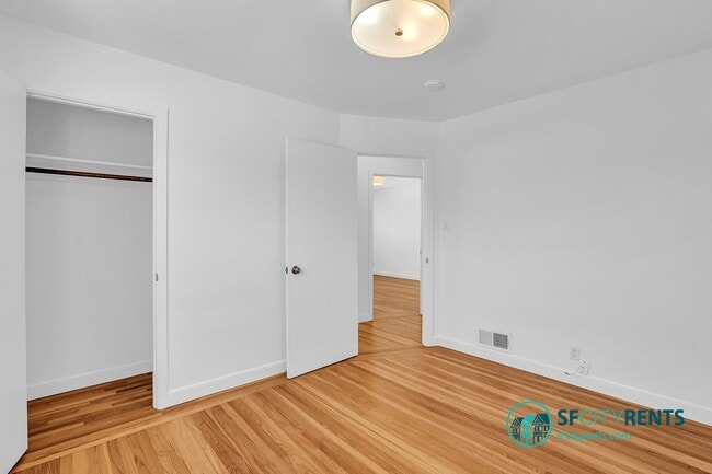 Building Photo - Silver Terrace: Updated Single Family Home...
