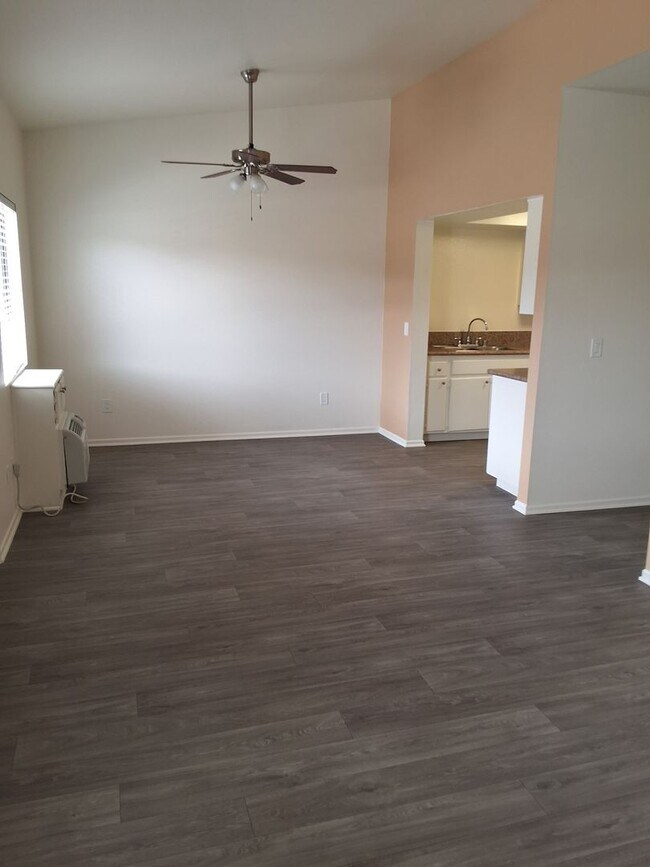 Building Photo - Palms Apartments San Marcos 2 bed 2 bath