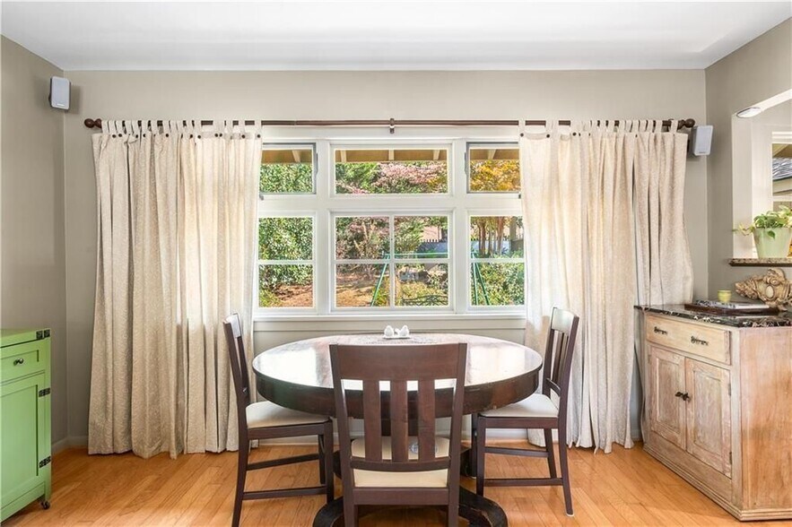 Building Photo - 465 Eastland Dr