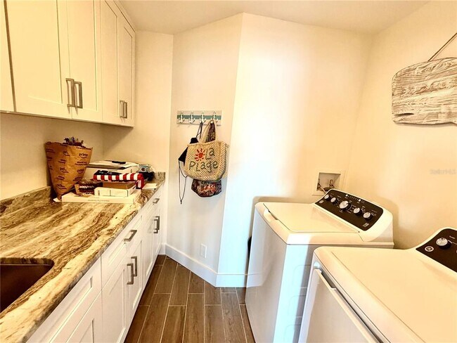 Building Photo - 980 Boca Ciega Isle Dr