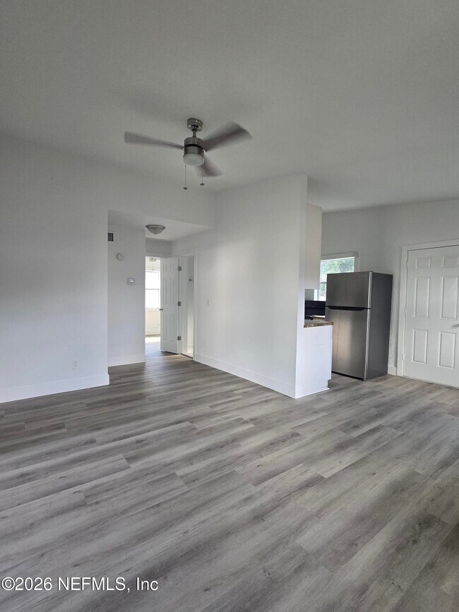 Building Photo - 3827 Eve Dr W