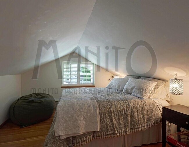Building Photo - Stunning South Hill Home