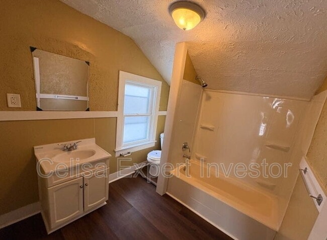 Building Photo - 3420 Plaza Dr